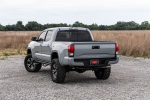 Toyota Tacoma Nerf Steps - Cab Length - Rough Country - Crew Cab, 5' Bed - '05-'23